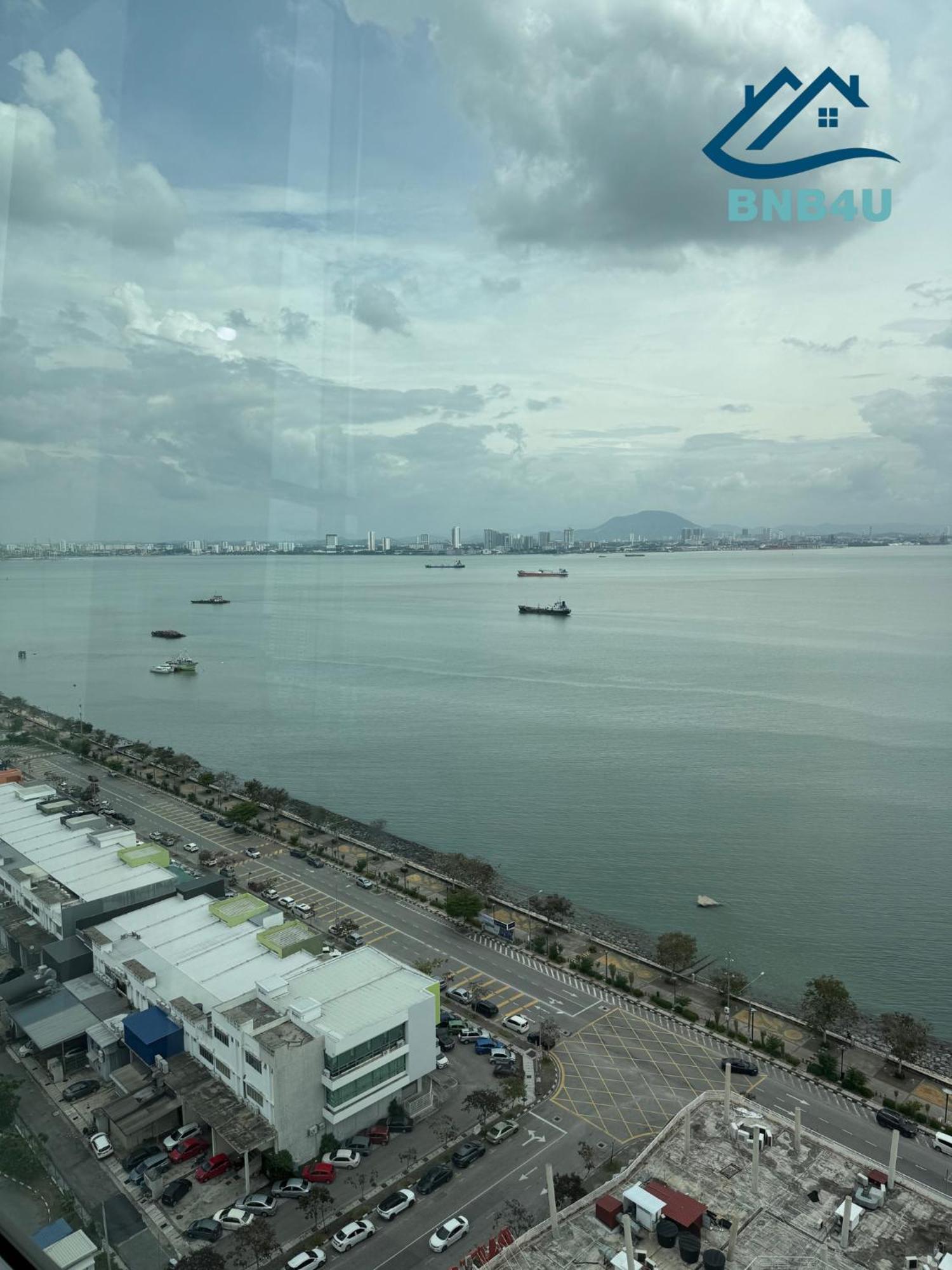 Duplex Seaview Comfort In By Iz George Town