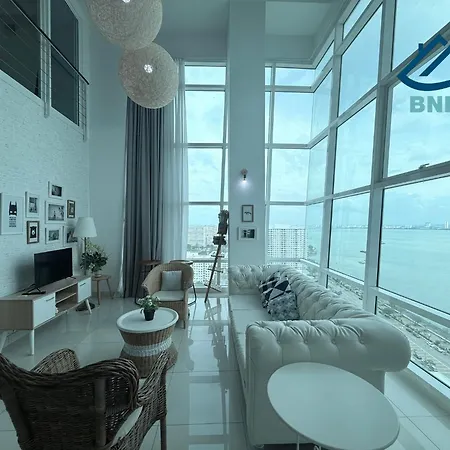 Duplex Seaview Comfort Stay In City By Iz George Town Exterior photo