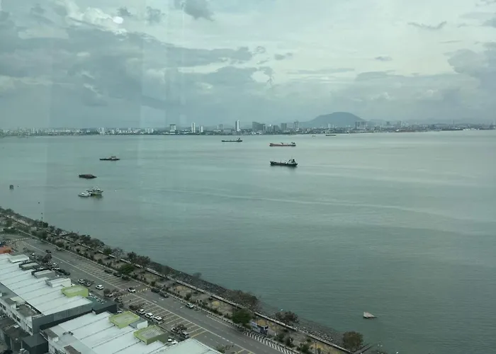 Duplex Seaview Comfort Stay In City By Iz